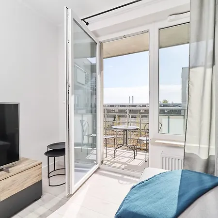 Siemianowicka With Balcony & Parking By Renters