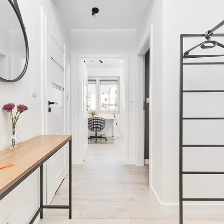 Siemianowicka With Balcony & Parking By Renters Apartment Wroclaw