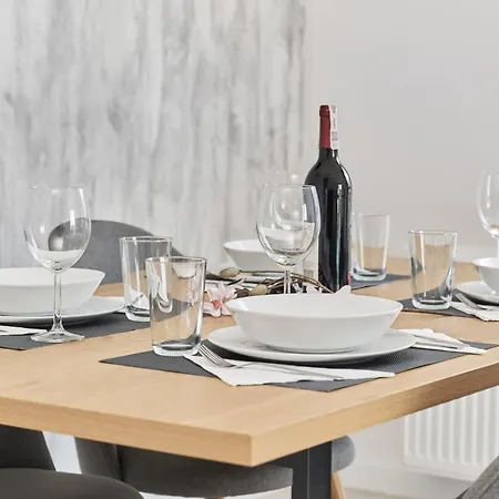 Siemianowicka With Balcony & Parking Wroclaw By Renters Apartmán