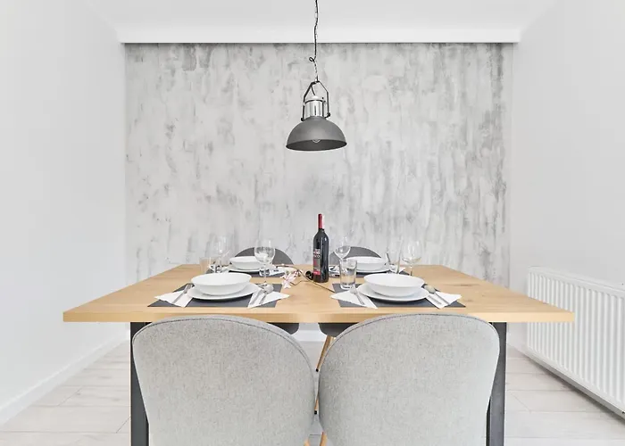 Siemianowicka With Balcony & Parking Wroclaw By Renters *