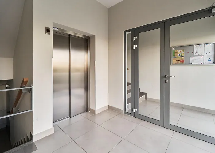 Siemianowicka With Balcony & Parking Wroclaw By Renters Apartmán Vratislav